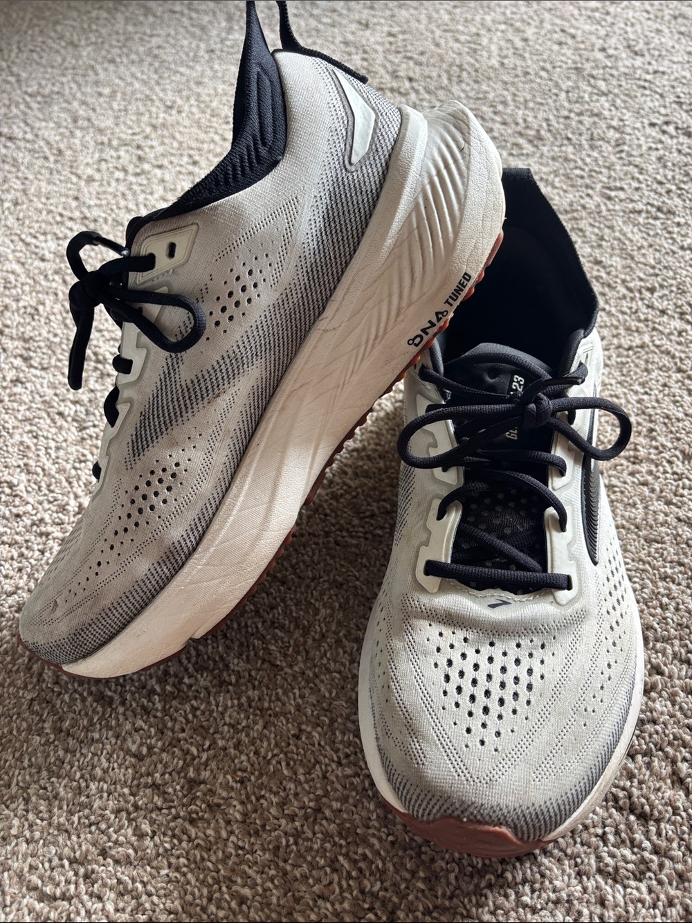 Brooks Men's White Gray and Black Running Sneakers